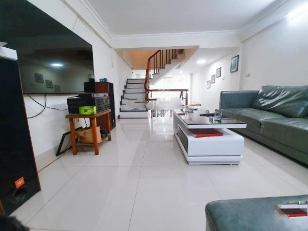 Bán nhà mặt phố cổ 60m2 tại Hàng Mã, Hoàn Kiếm, Hà Nội